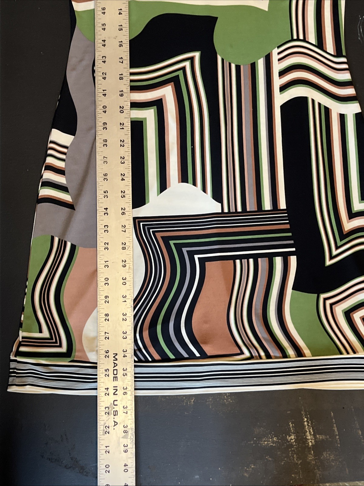 Ali Ro Abstract Retro Mod Print. Size 8. Polyester/Spandex. Excellent Condition
