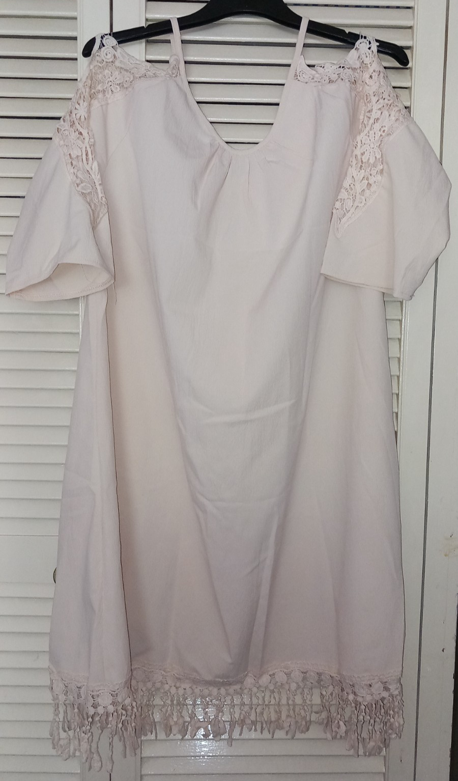 summer dress size 20 used, knee length, peach, polyester, lacey shoulder detail