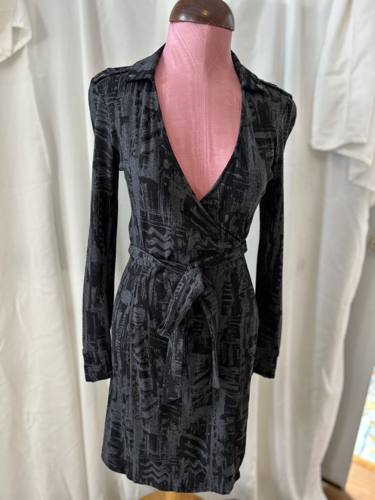 Banana Republic Wrap Dress XS Black Gray Abstract Stretch Belted Long Sleeve