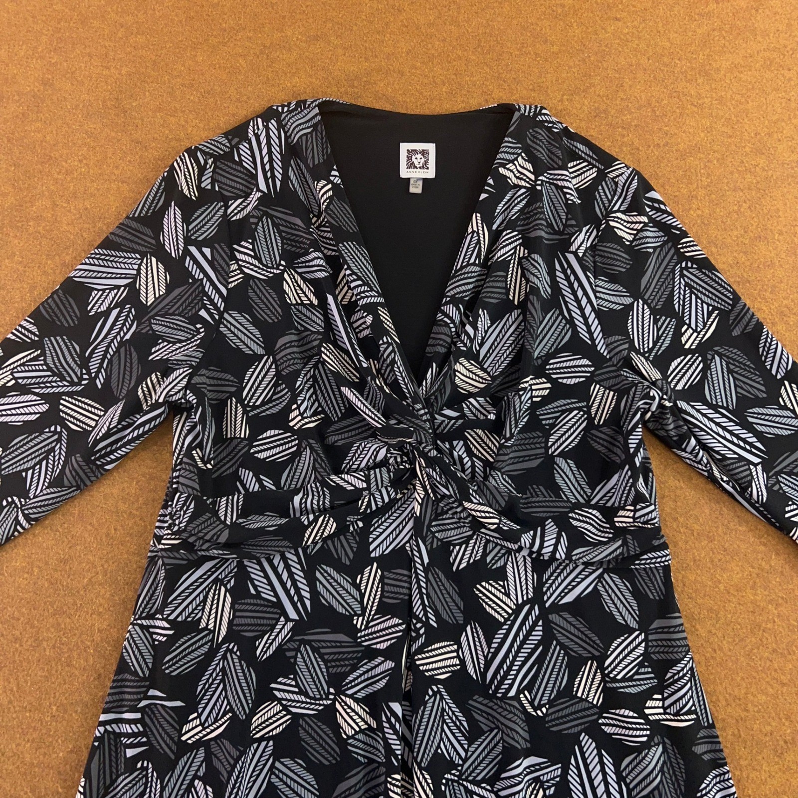Anne Klein Womens Size 0X Black Grey Abstract Leaf Twist Front V-Neck Dress New