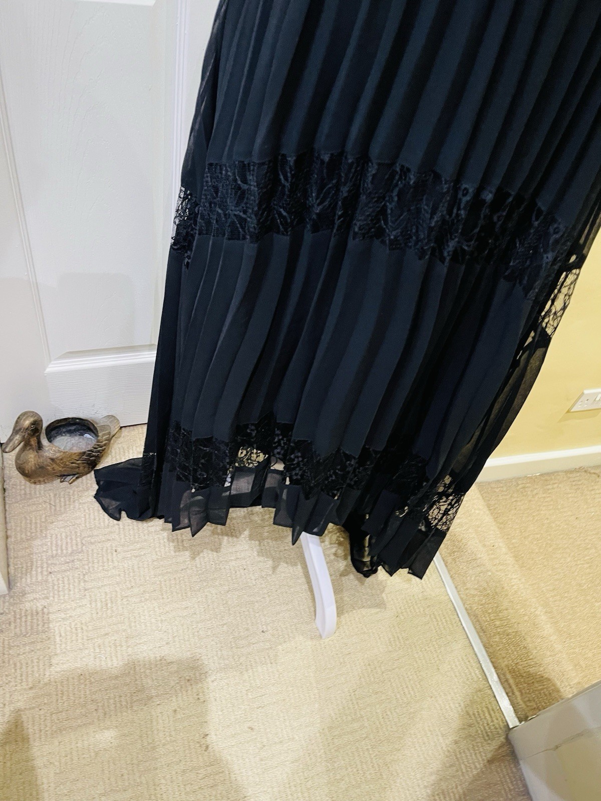 Adelyn Rae Black Lace Pleated Midi Dress Size M Sleeveless Evening Occasion