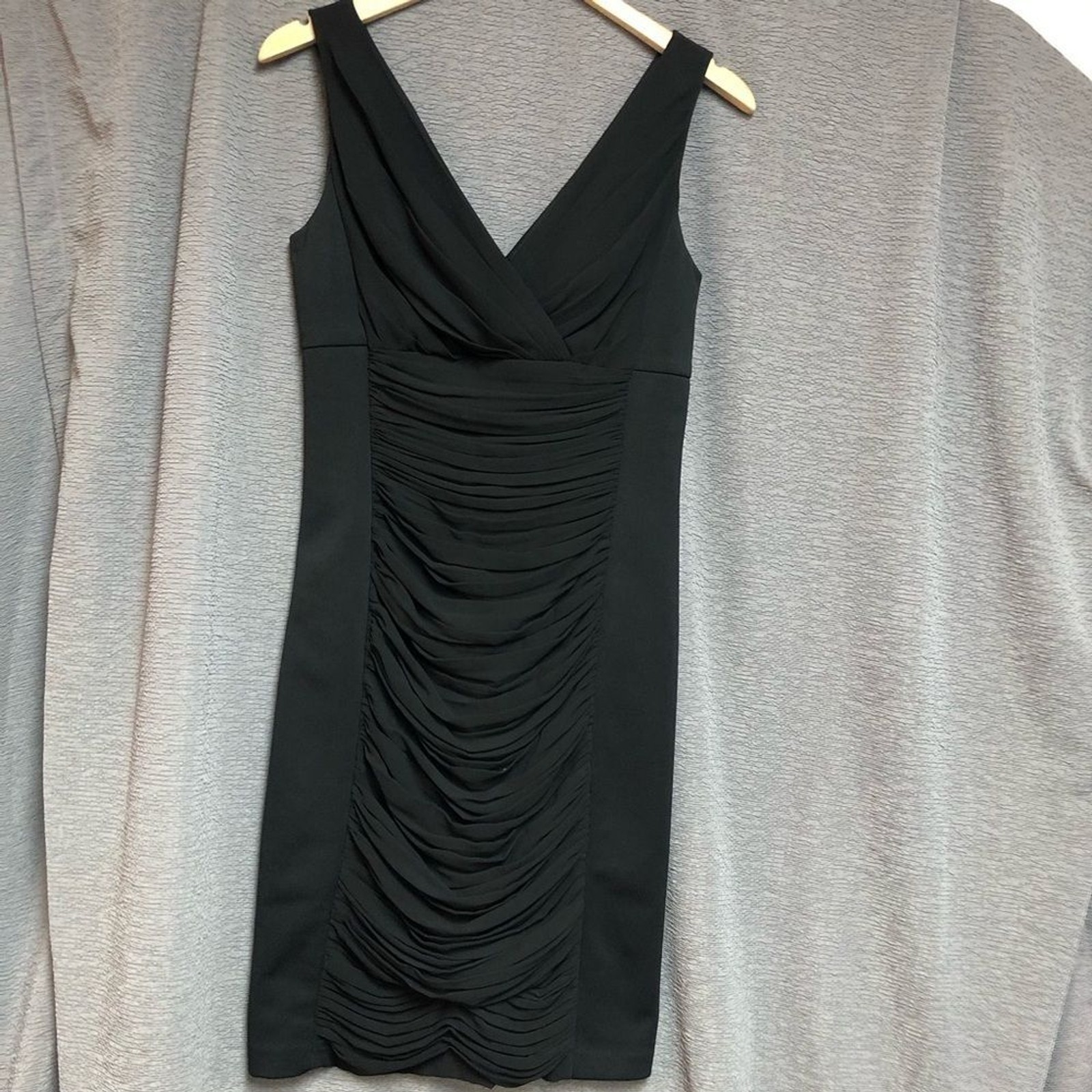 White House Black market Size 6 has a cross neck dress with body con material