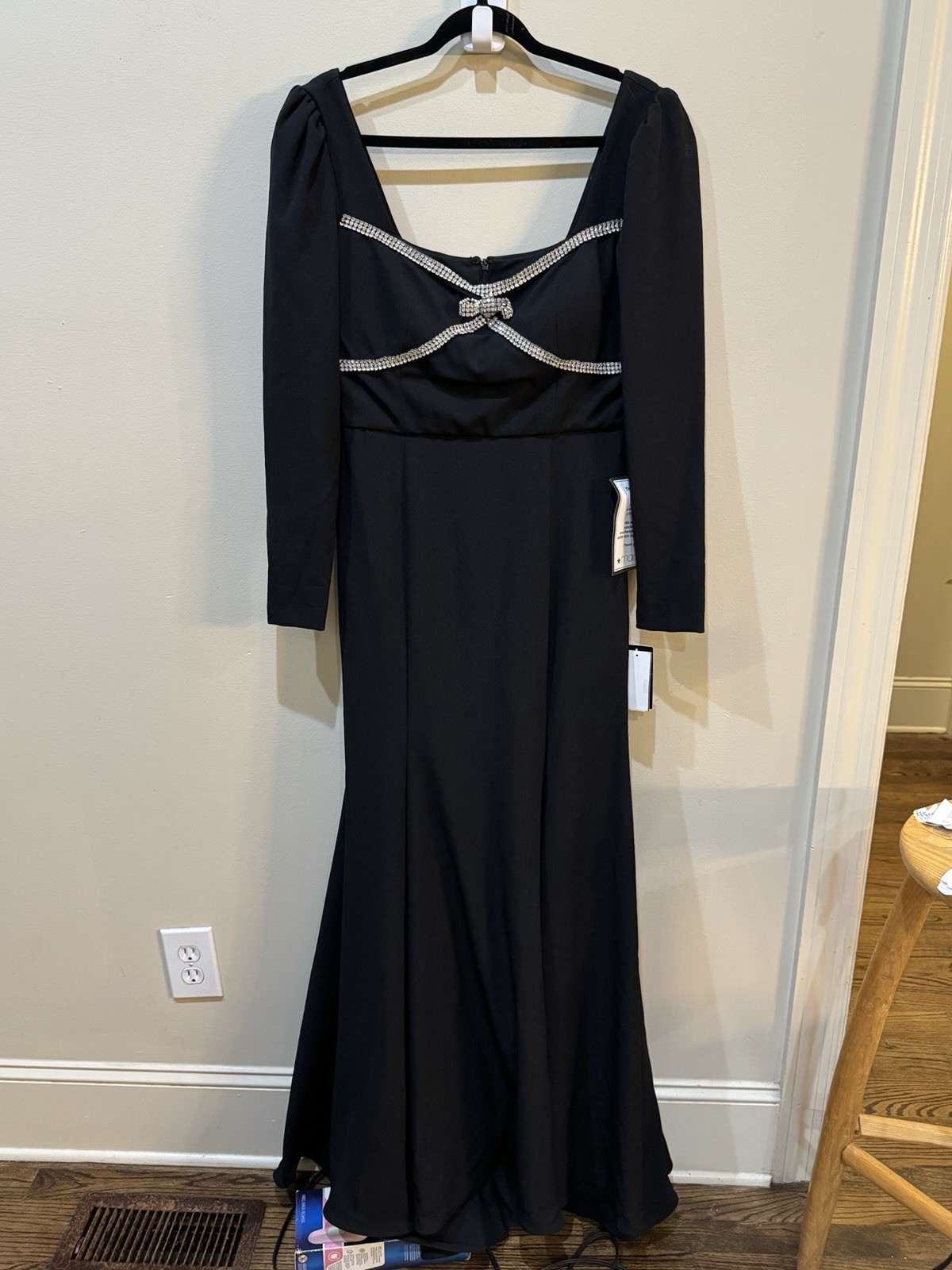 Taylor black long-sleeve crepe gown sweetheart neckline Rhinestone Bow Size 10