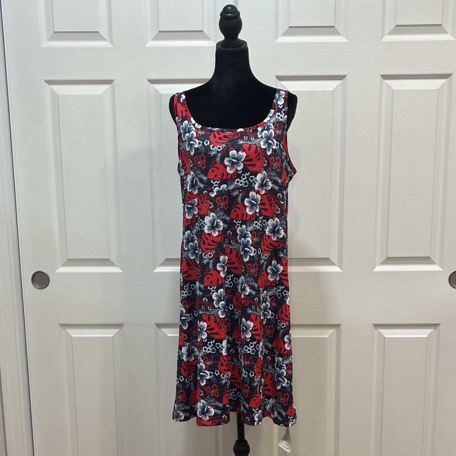 Colombia Shift Dress Sleeveless Scoop Neck Knee Length Floral Red Black White