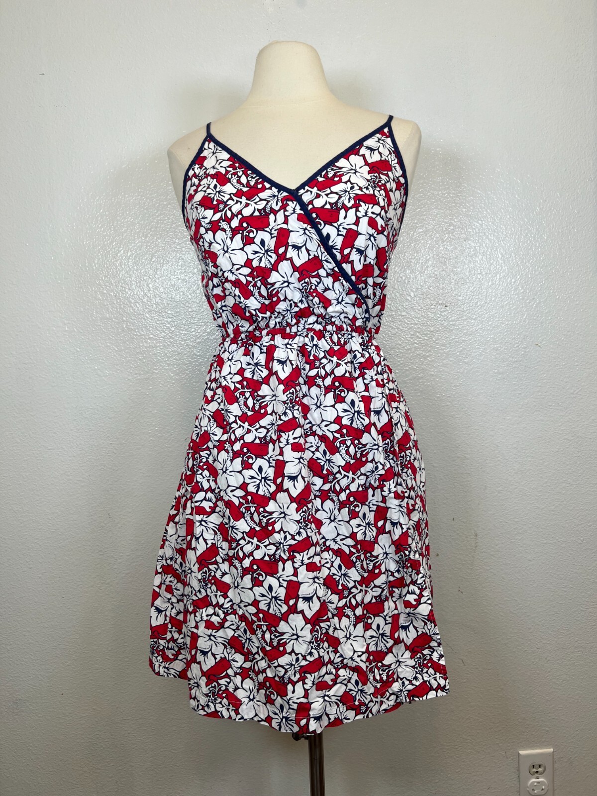 Vineyard Vines for Target Women’s Hibiscus Whale Strappy V-Neck Dress Size S