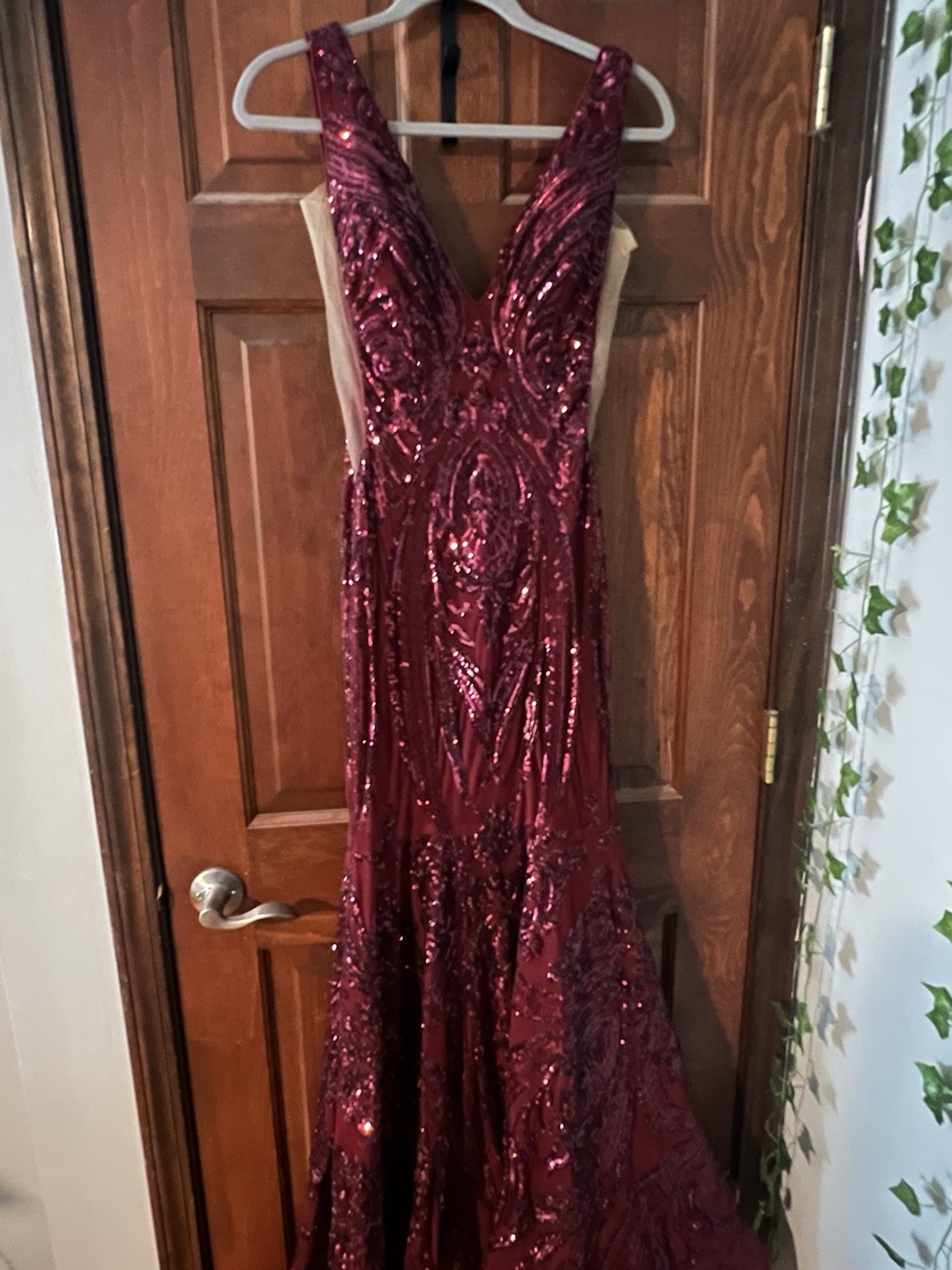 Jovani Burgundy Sequin Long Formal Gown Dress V-Neck Mesh Size 2