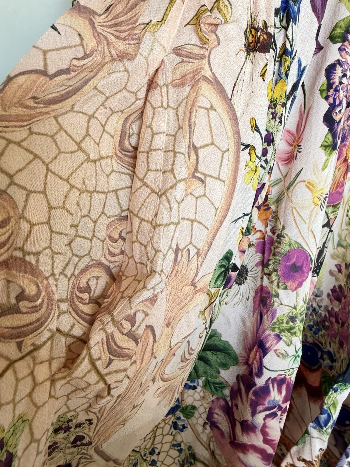 Camilla Dress Size S-M Oversized Queens Bee Hive Floral Flared Sleeve 100% Silk