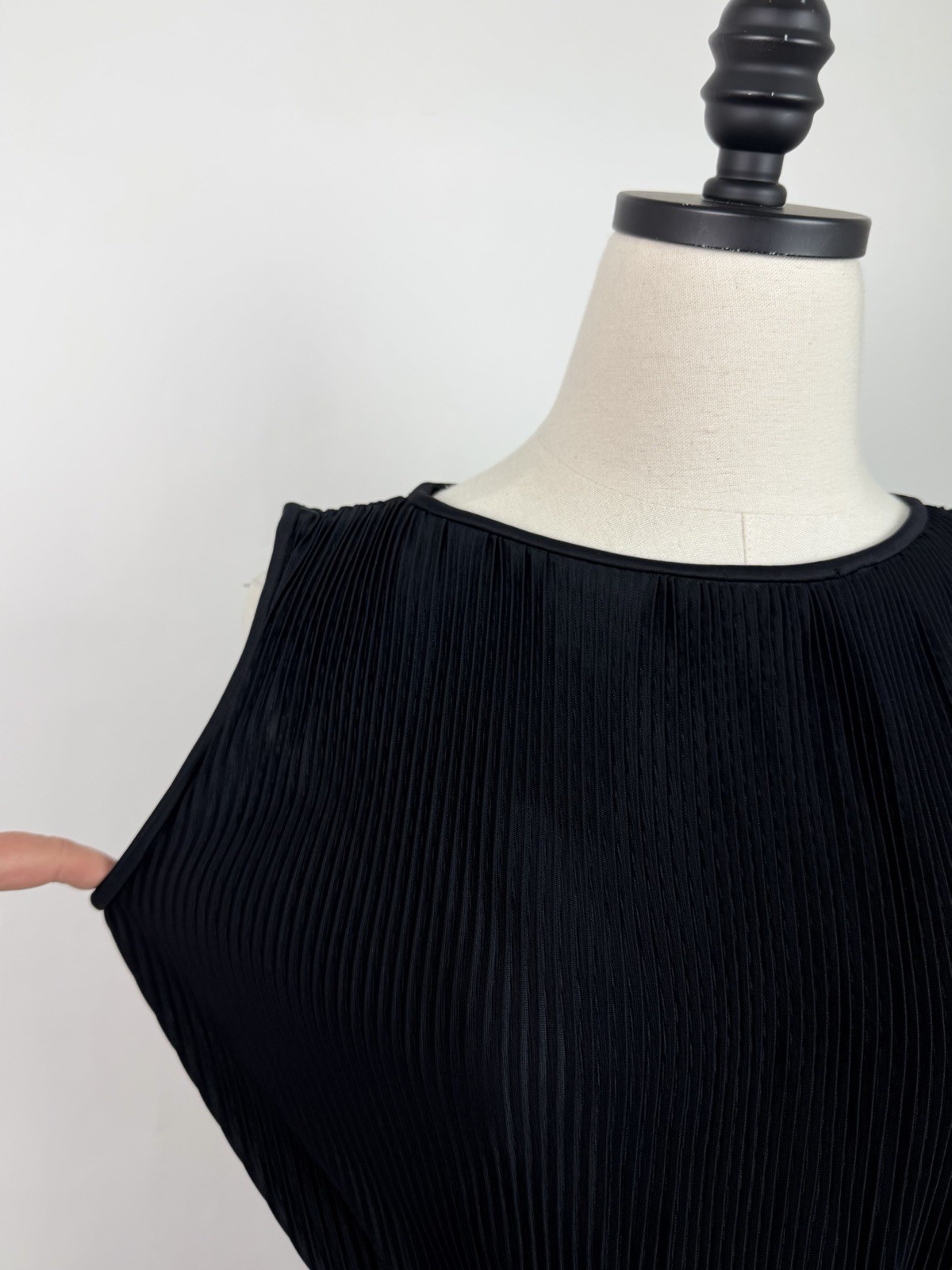 Vintage 60s Pleated Dress Womens Small Black Polyester Knit Sheath Minimal Mod