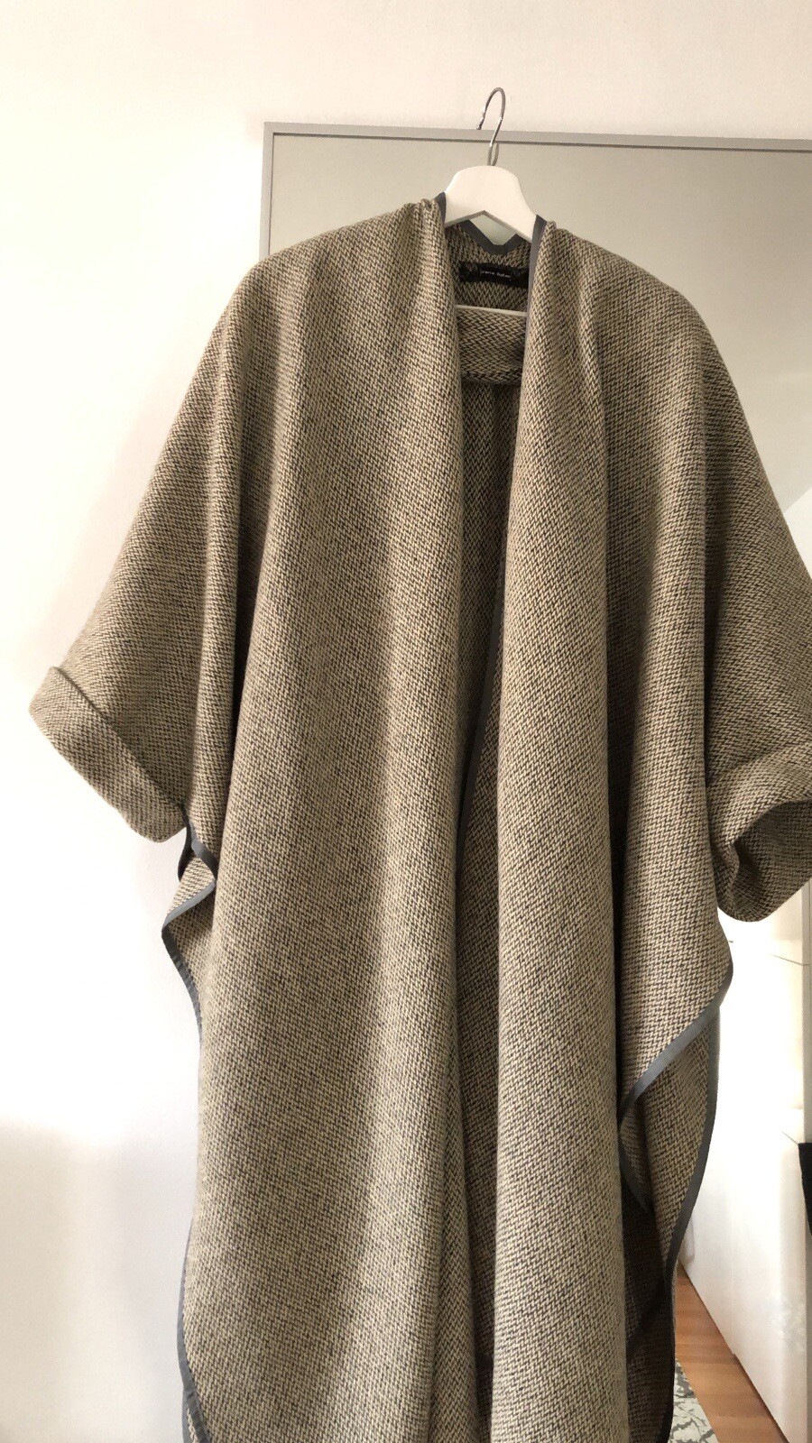 Handmade Irena Adler Poncho/Cape with Sleeve-Cuff Italian Virgin Wool Tweed OS