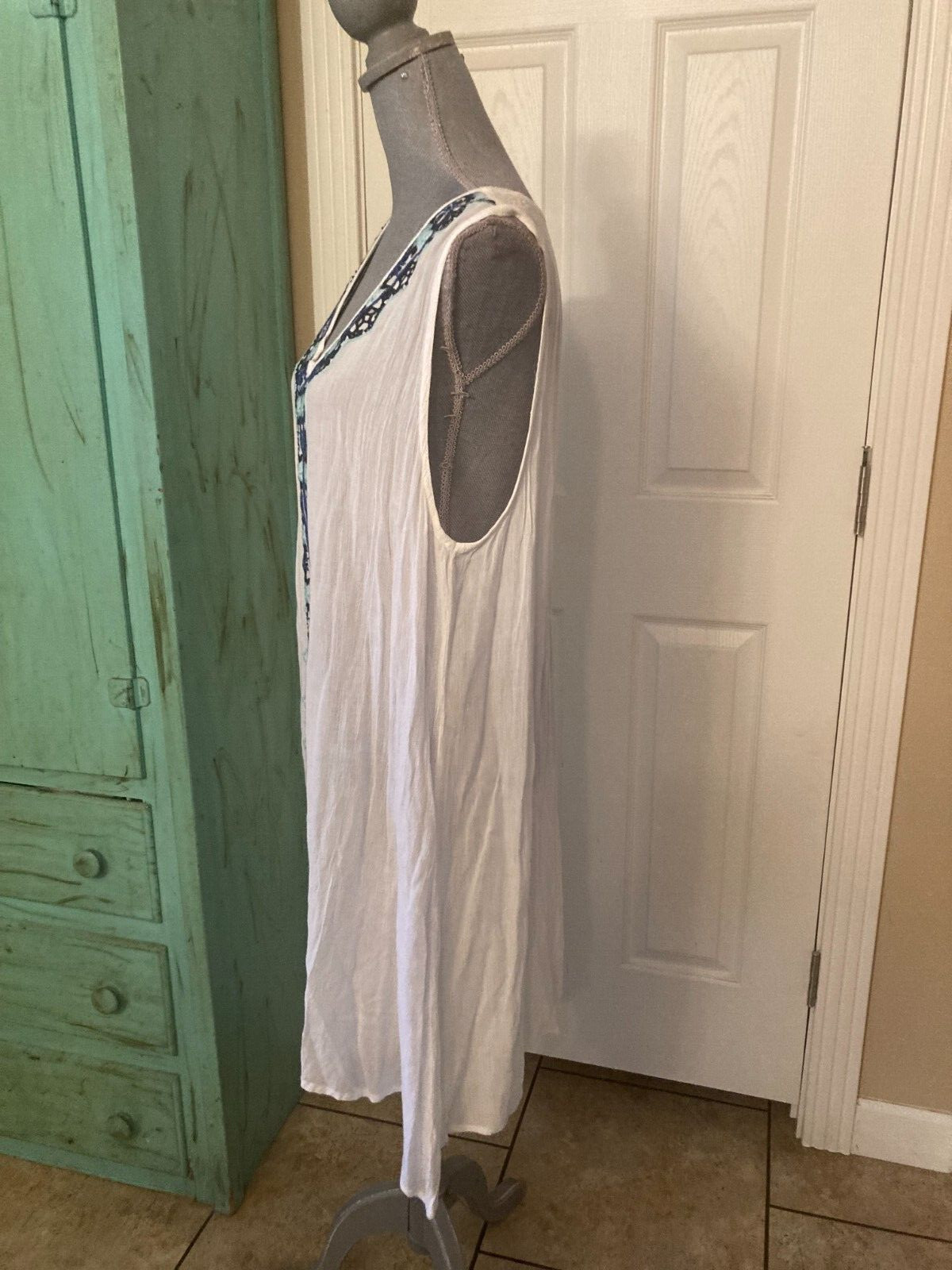CUTE OPTIONS, SLEEVELESS, WHITE, EMBROIDERED, IRREGULAR HEMLINE, V-NECK DRESS, M