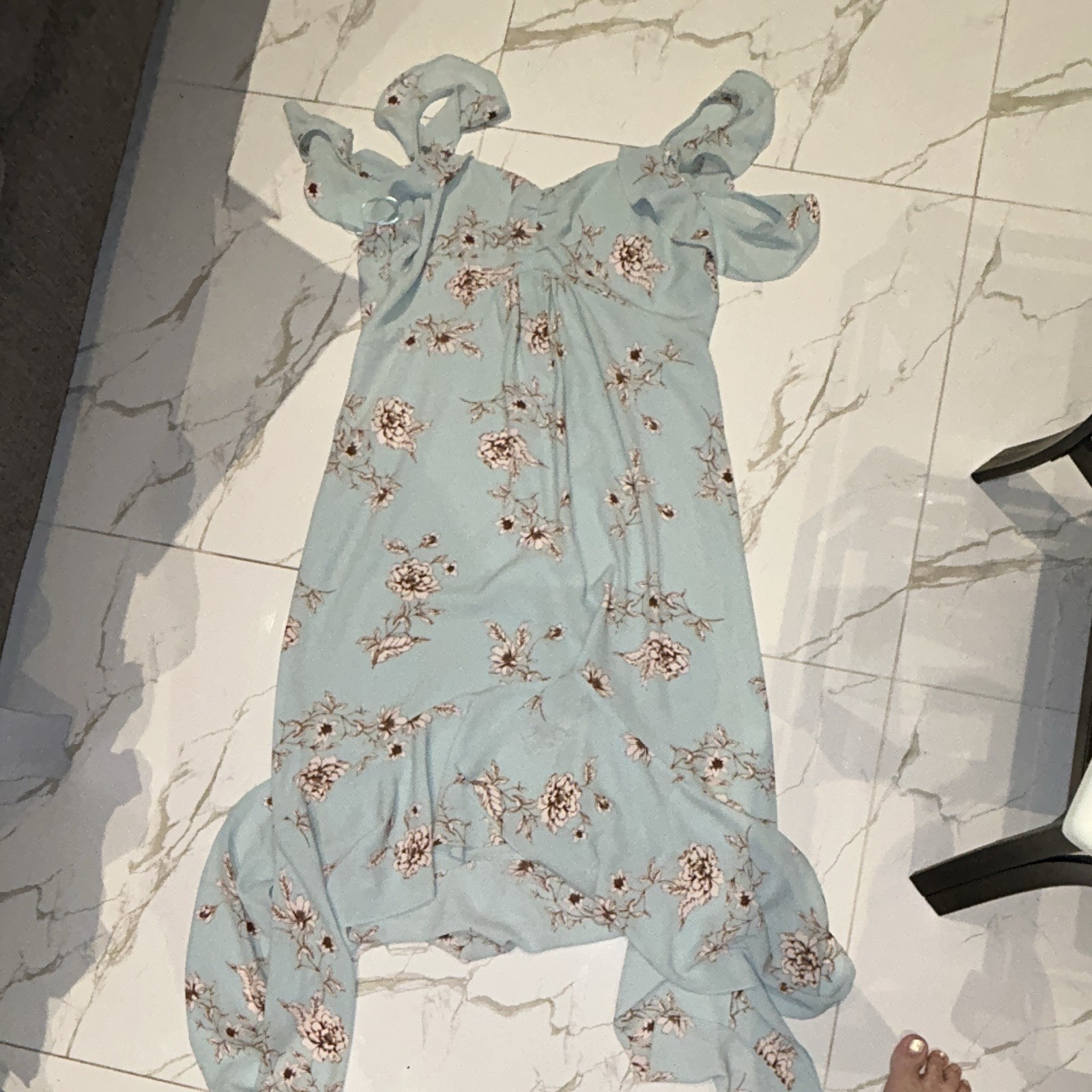 CeCe Women’s Blue/White/Brown Floral Ruffle Zip On maxi dress
