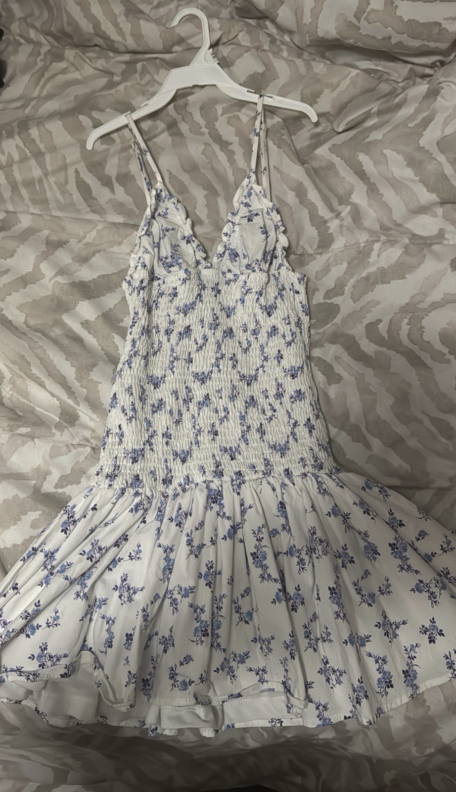 White Blue Floral Smocked V-Neck Spaghetti Strap Ruffle Hem Mini Sundress XS