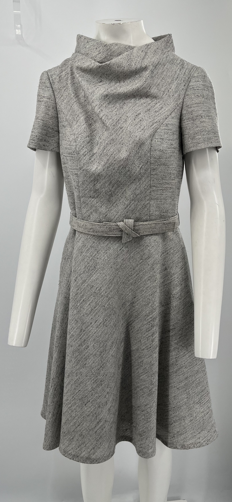Carolina Herrera Gray Knit Short Sleeve Belted Mock-Neck Knee-Length Dress sz 10