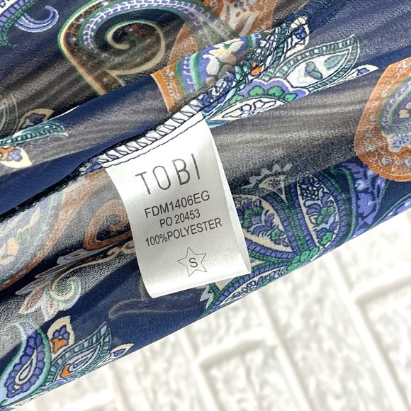 Tobi Multicolored Paisley Open Back Maxi Dress Size Small Pleated Accents