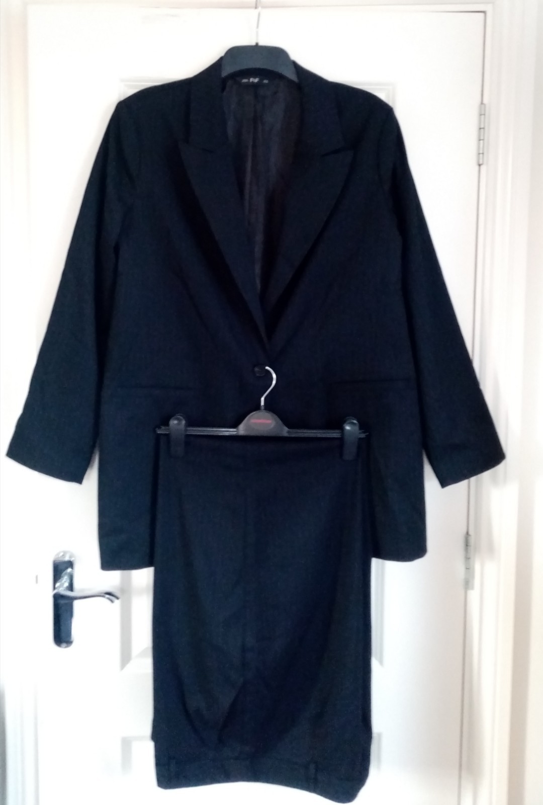 WOMEN’S BLACK STRIPPED 2 PIECE OFFICE TROUSERS SUIT JACKET SIZE 20