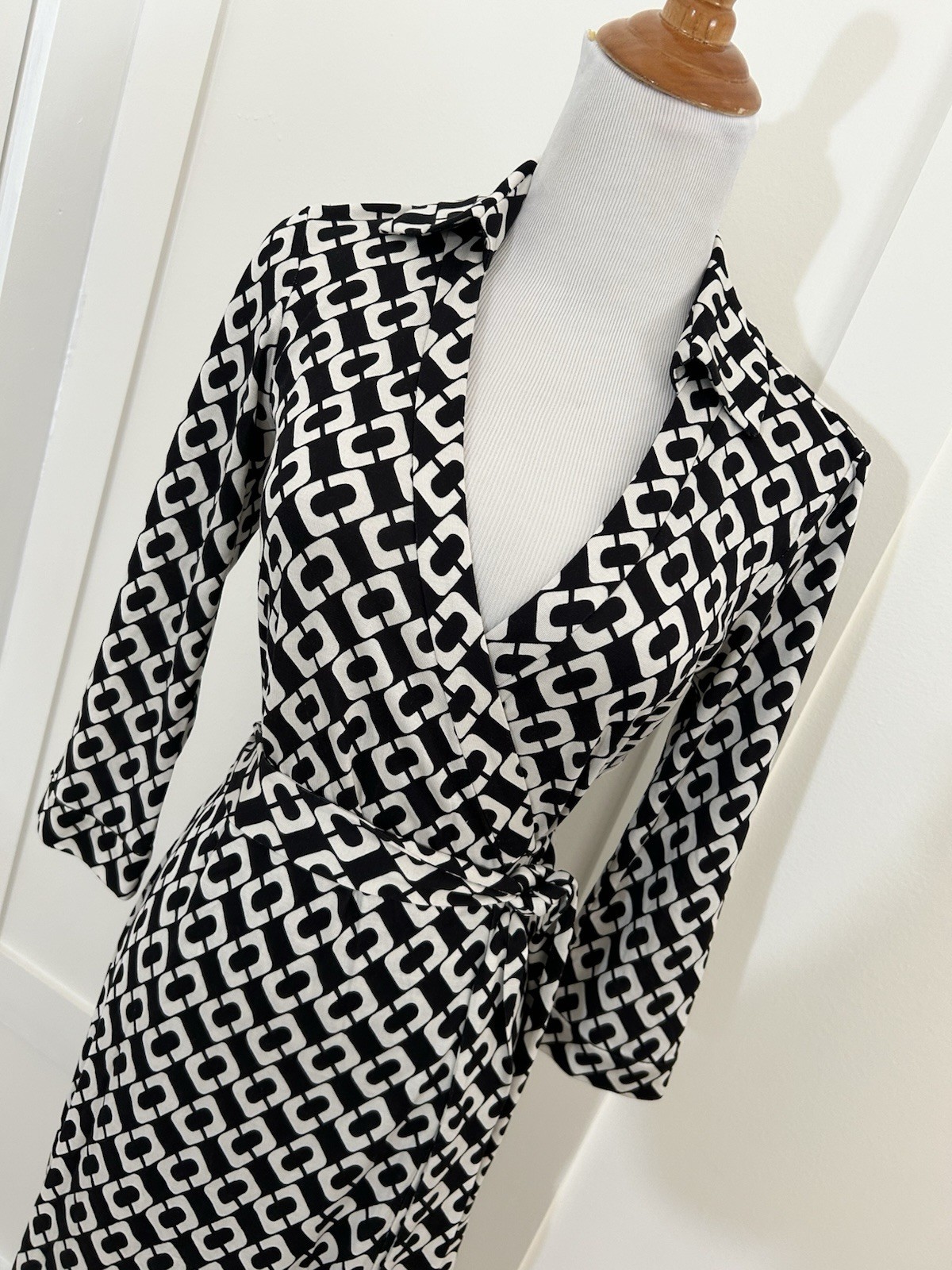 Size 2 4 DVF Diane von Furstenberg Iconic ABIGAIL Chain Link Wrap Maxi Dress