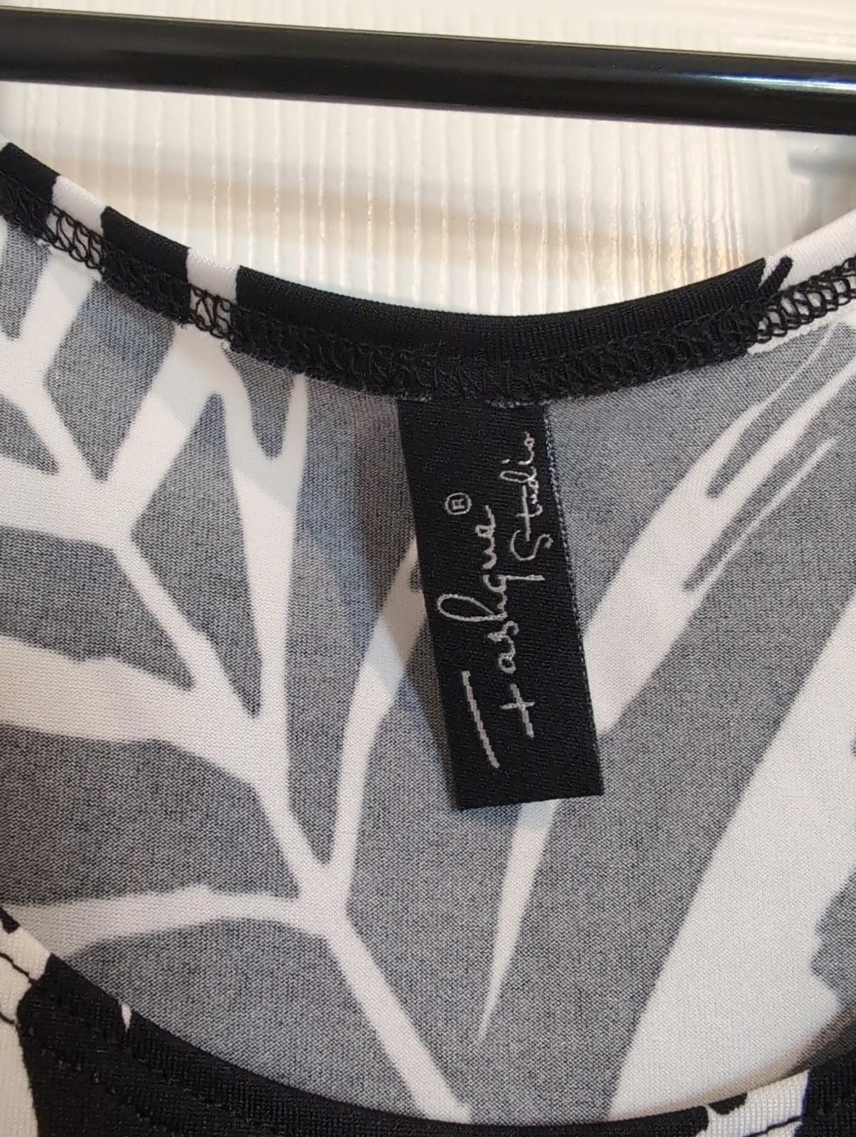 Small NWT black and white tropical dress
