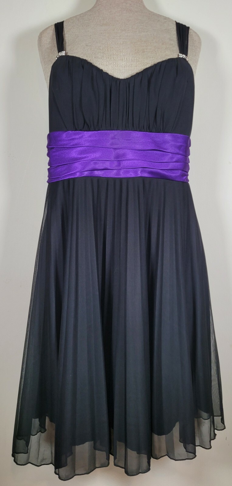 Trixxi Size Large Flowy & Soft Sleeveless Black Dress Waist 30 Inches