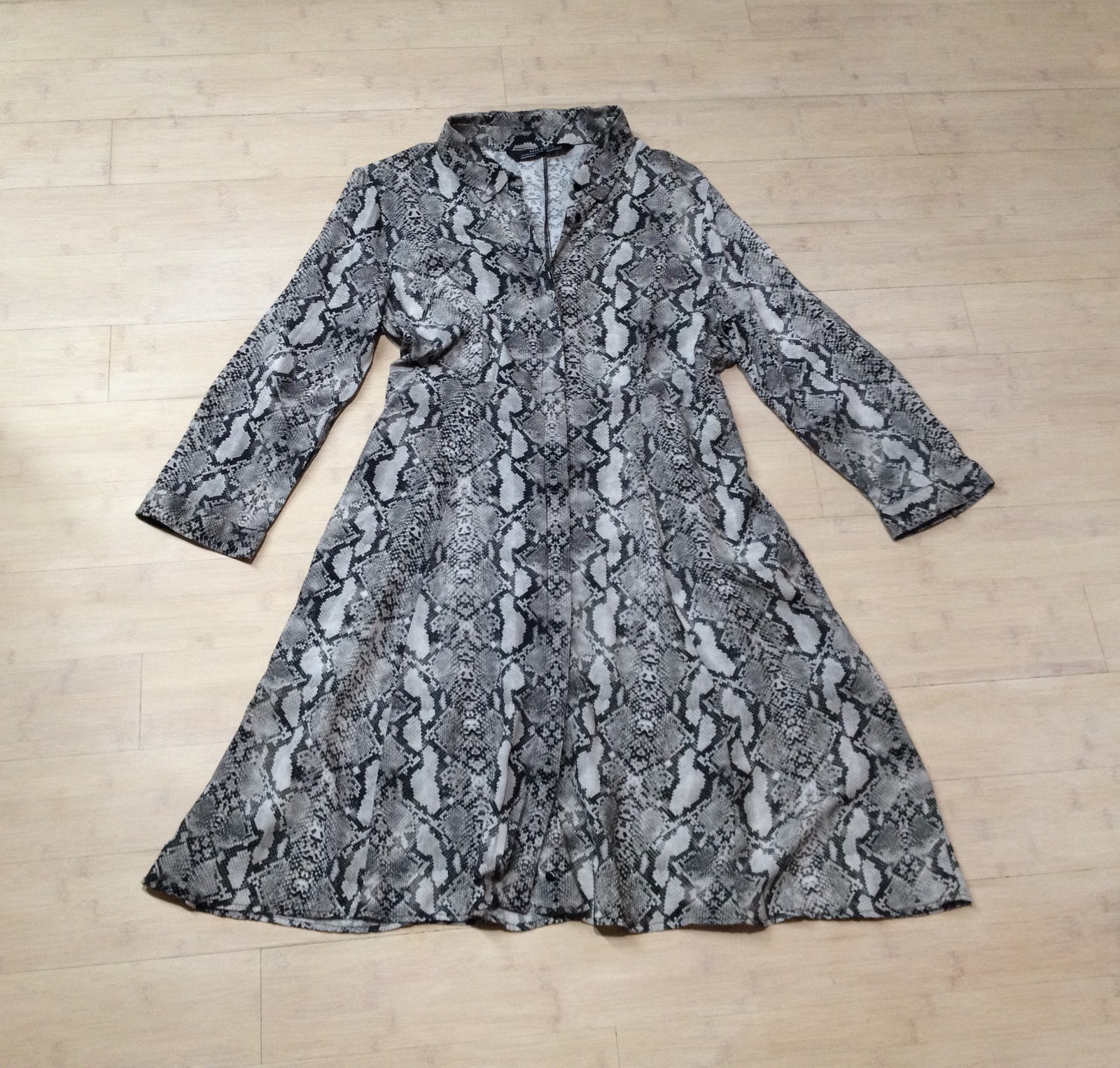 Zara Womens 100% Viscose Button Front Shirt Dress Snakeskin Sz M