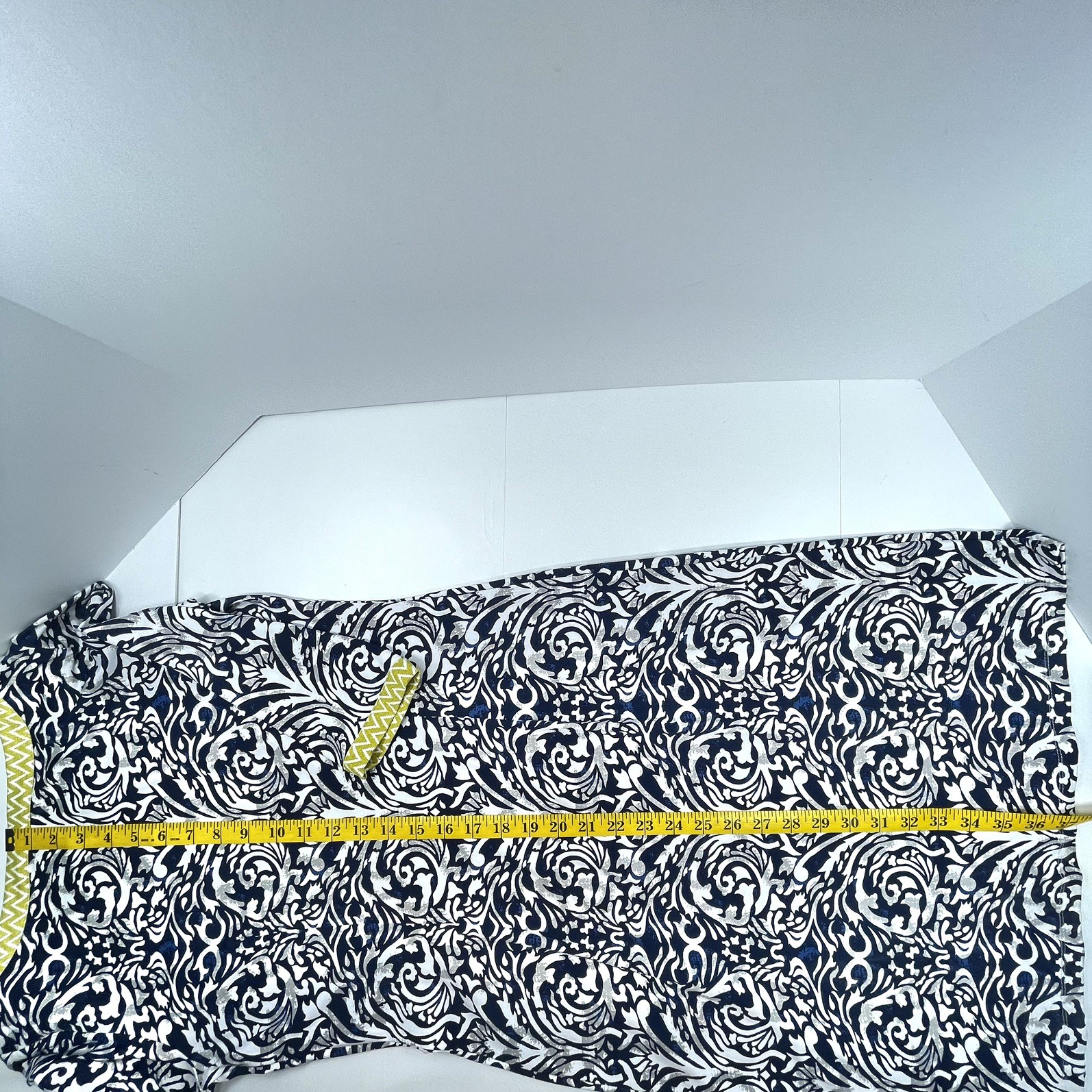 J. MCLAUGHLIN Catalina Cloth Dress Blue White Scroll Yellow Cheveron Size Small