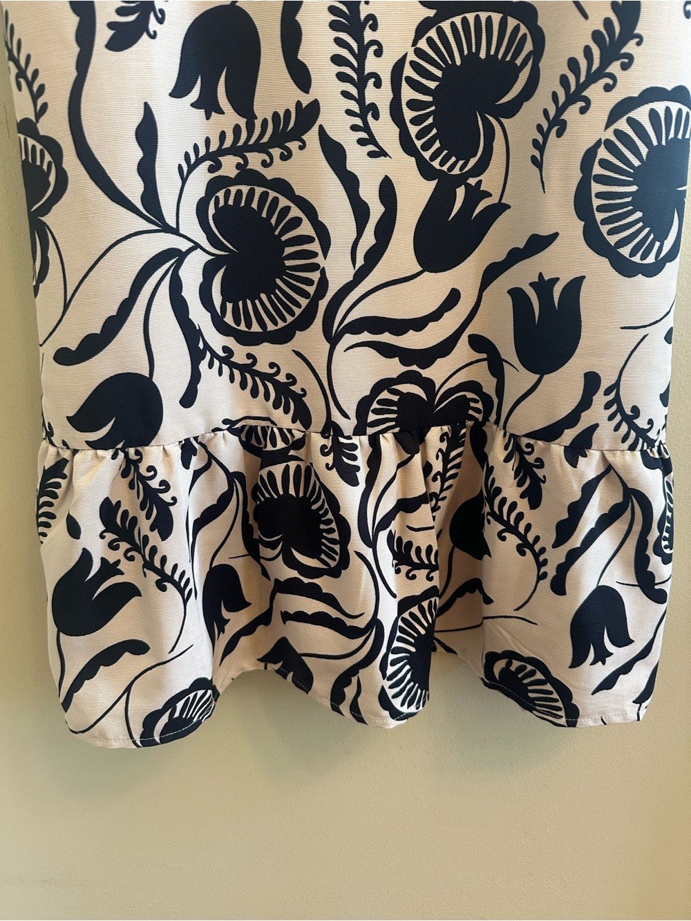 Ann Taylor Beige and Black Floral A-Line Dress with Ruffle at Bottom Size 8