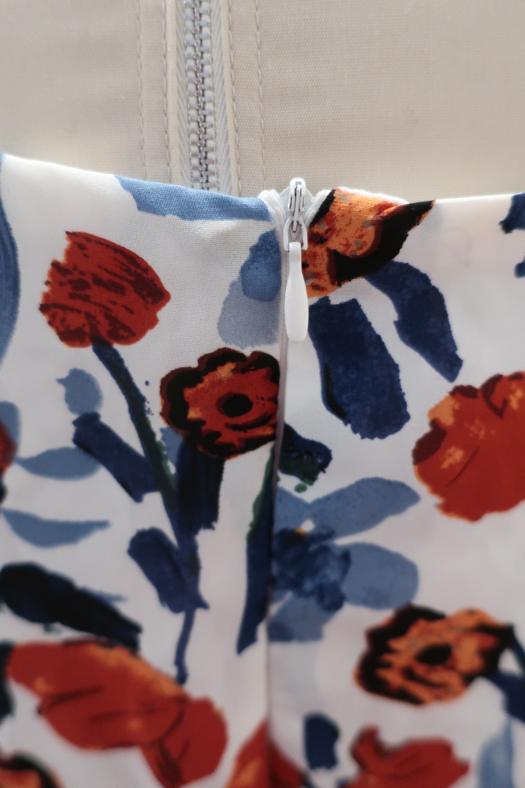 Dazy Red, Orange, and Blue Floral Sleeveless Dress Size Large Fully Lined