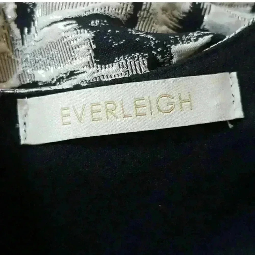 Everleigh Silver Metallic Abstract Print V-Neck Fit & Flare Party Dress Size S