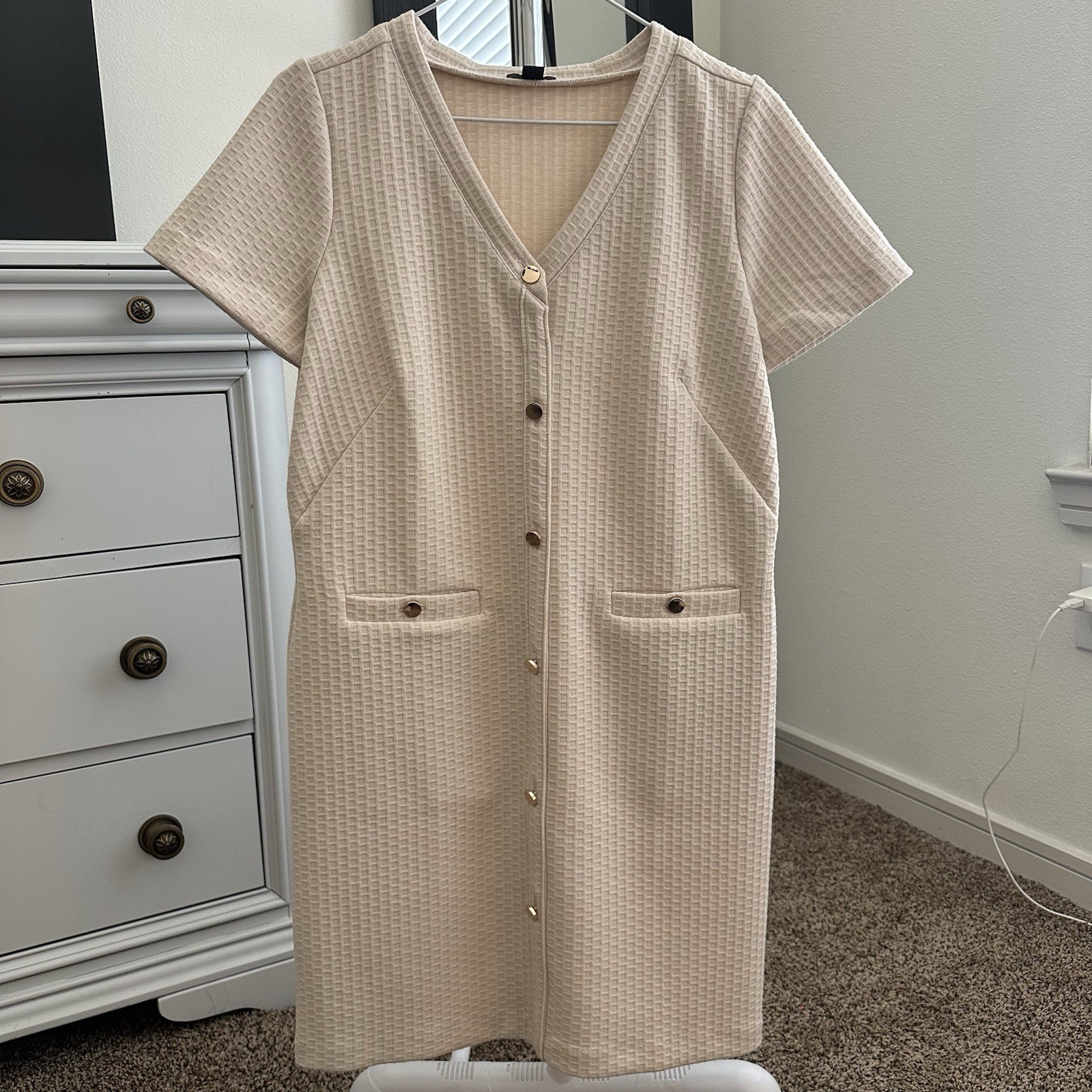 Women’s Ann Taylor Factory Petite Sheath Dress Size S Petite, Beige, Pockets