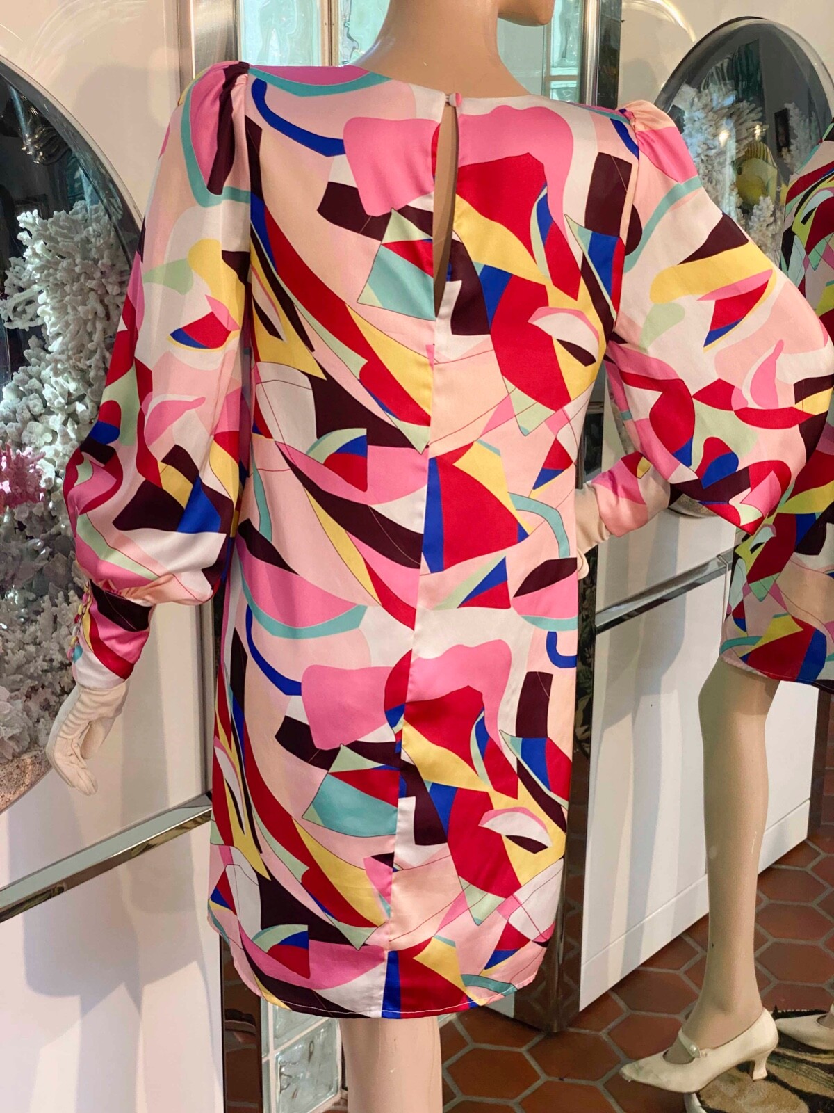1970s copy Mini Dress Shift Size 6 Colorful Psychedelic Mod Puff Sleeve NWOT