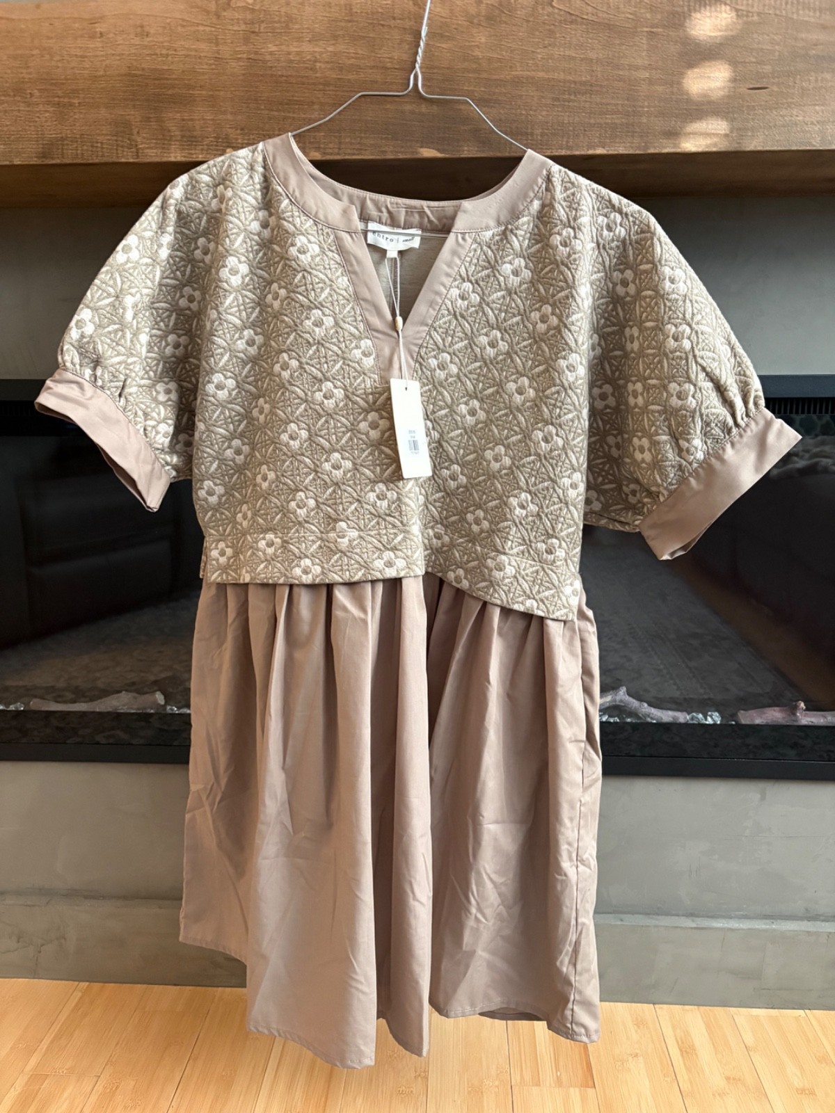ENTRO TAN/BRWN SHORT SLEEVE CLASSY QUILTED FLOWY DRESS NWT SIZE SMALL