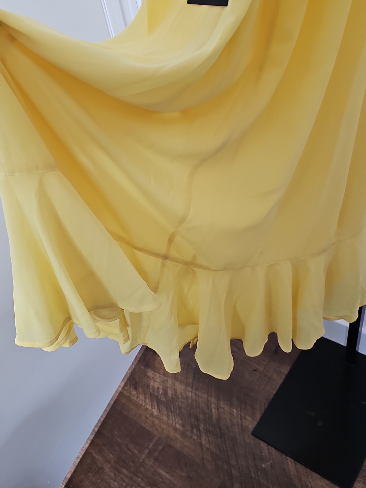 NWT Lulus Summer Invite Yellow Tie Strap Tiered Midi Dress Women’s Small sundres