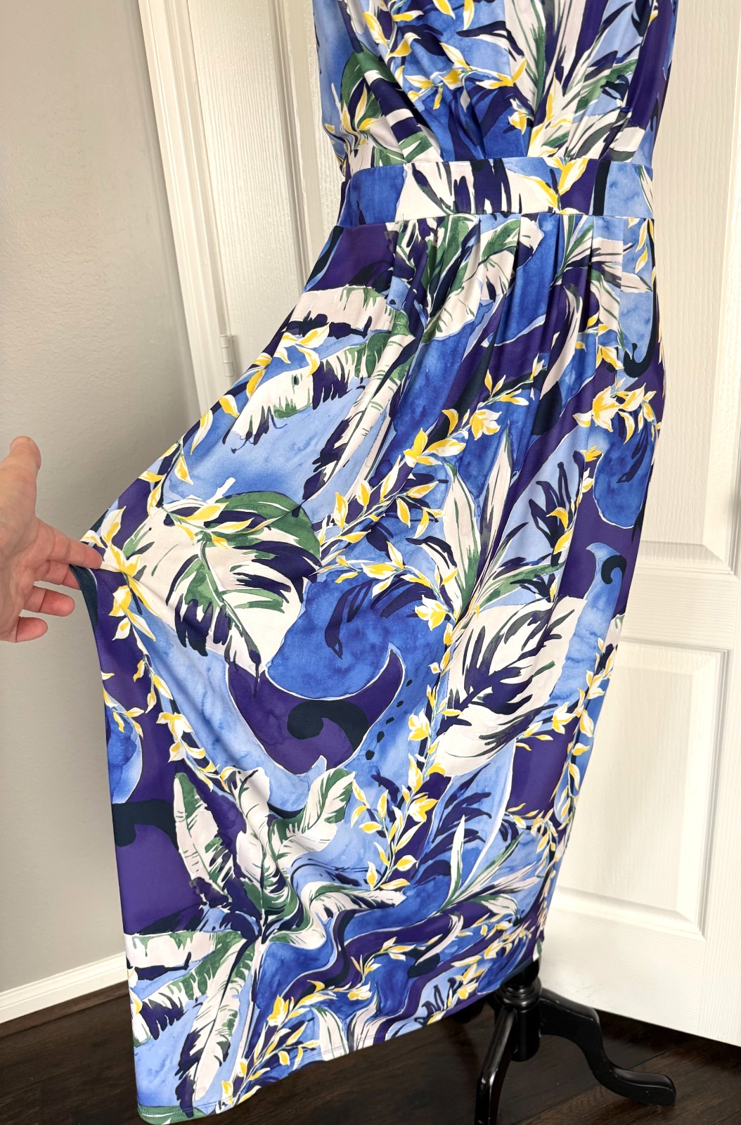 Chico’s Dress Maxi Sleeveless V-Neck Stretch Empire Waist Stretch Hawaiian 1 M 8