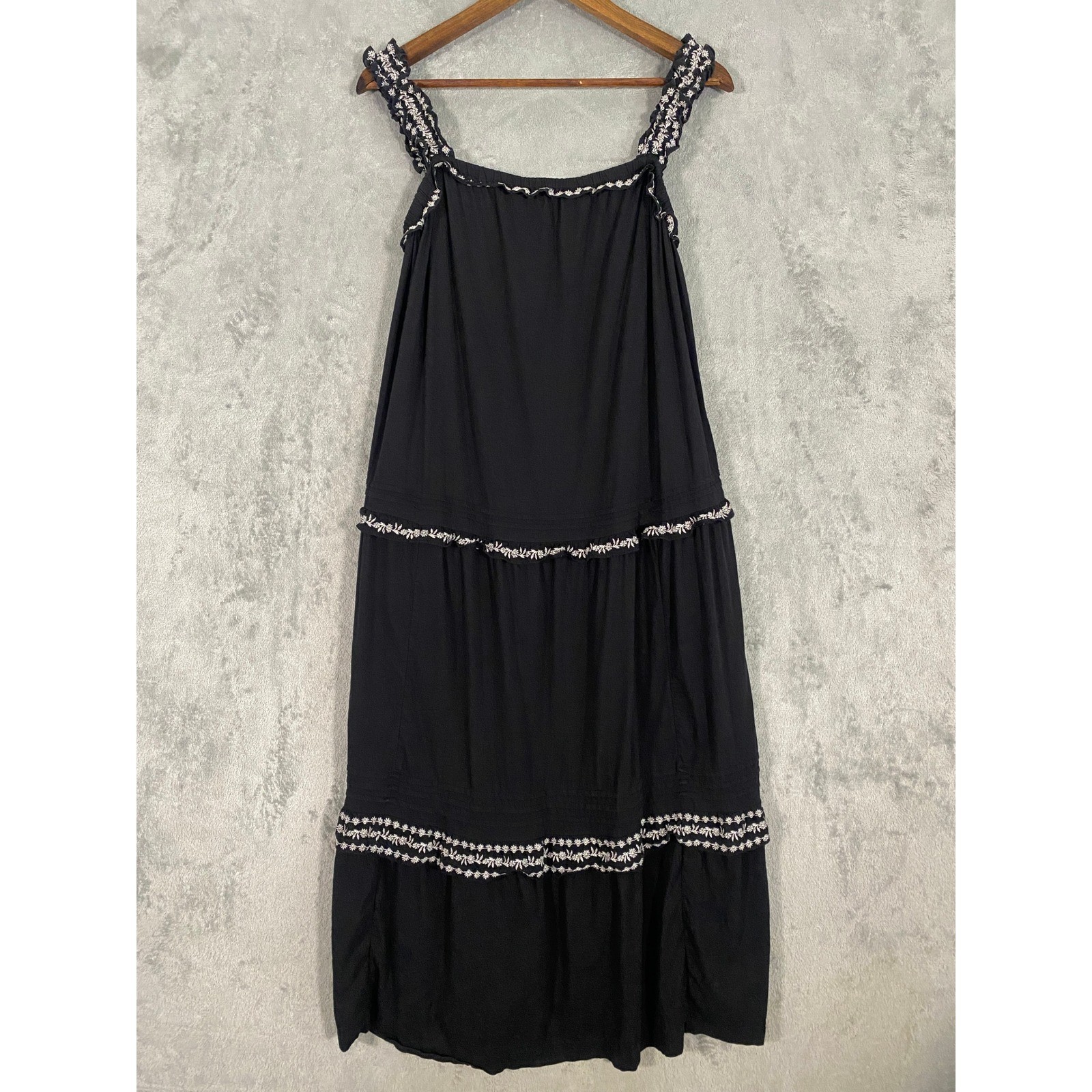 Old Navy Dress Sz M Black Ruffle Tiered Embroidered Pockets Midi Boho Coastal