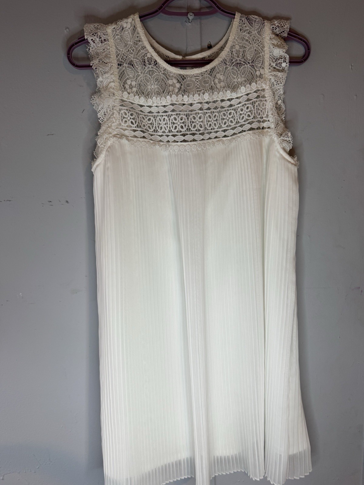 As U Wish White Lace Pleated Sleeveless Short Shift Dress Round Neck Size L