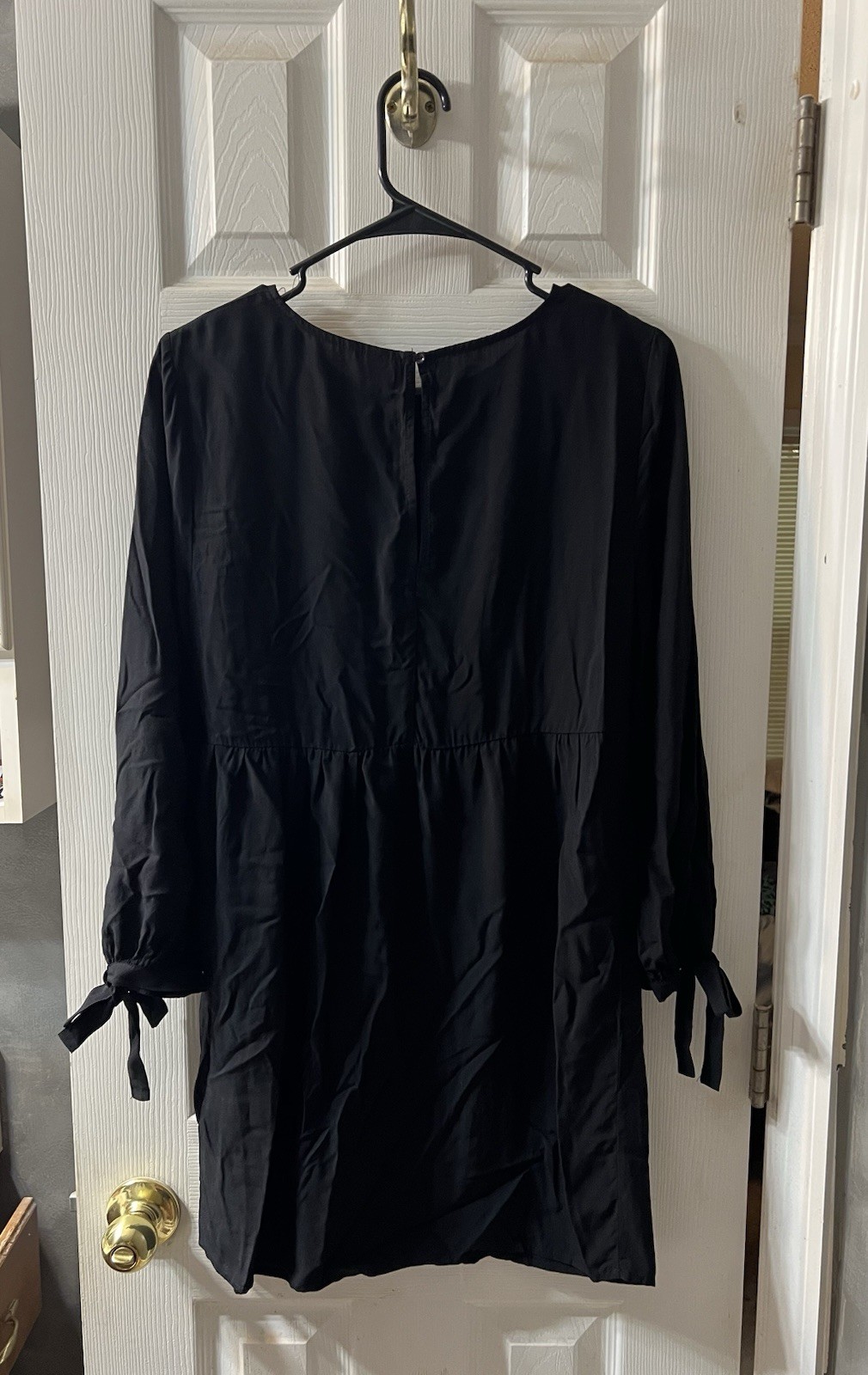 Old Navy Women’s XS Black Solid Shift Dress Round Neck Long Sleeve Tie Cuff