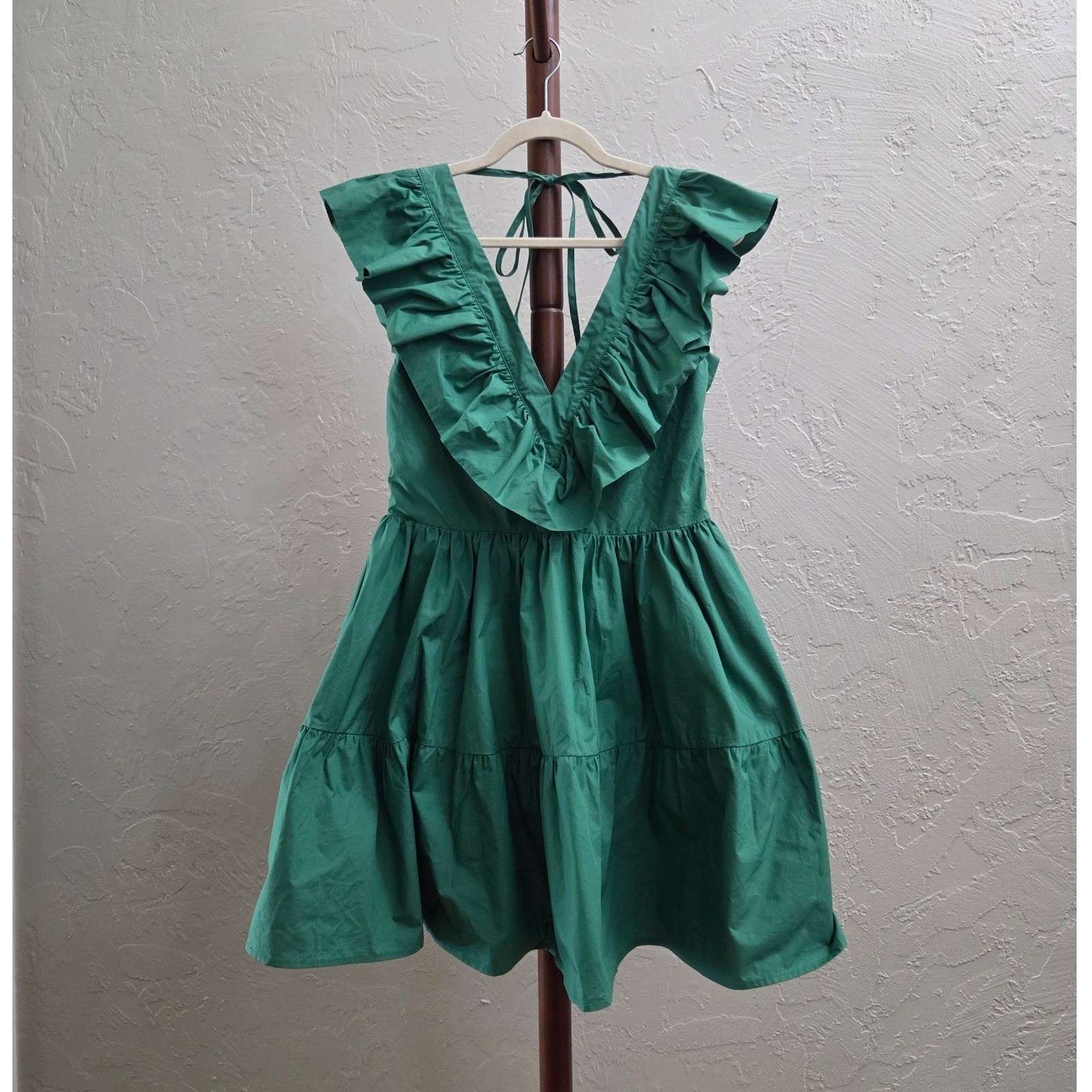 D264. Green Ruffle V-Neck Tiered Dress