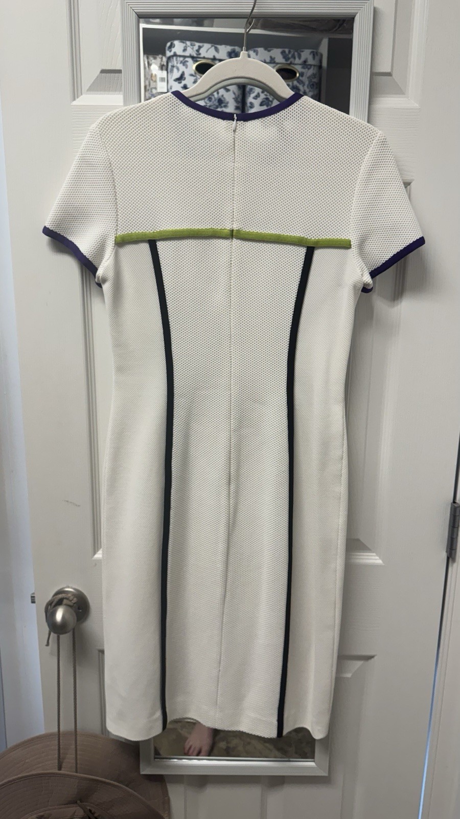 ESCADA White Colorblock Knit Sheath Dress Size 38 Short Sleeve Knee Zip