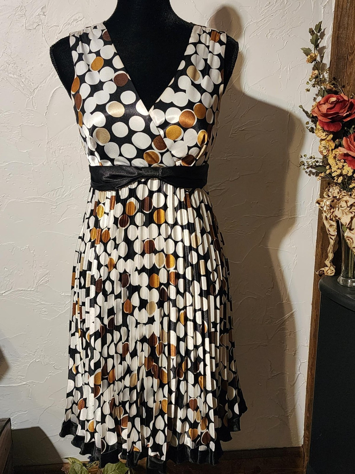 Rabbit, Rabbit Rabbit Women’s silky polyester Dress Size 6