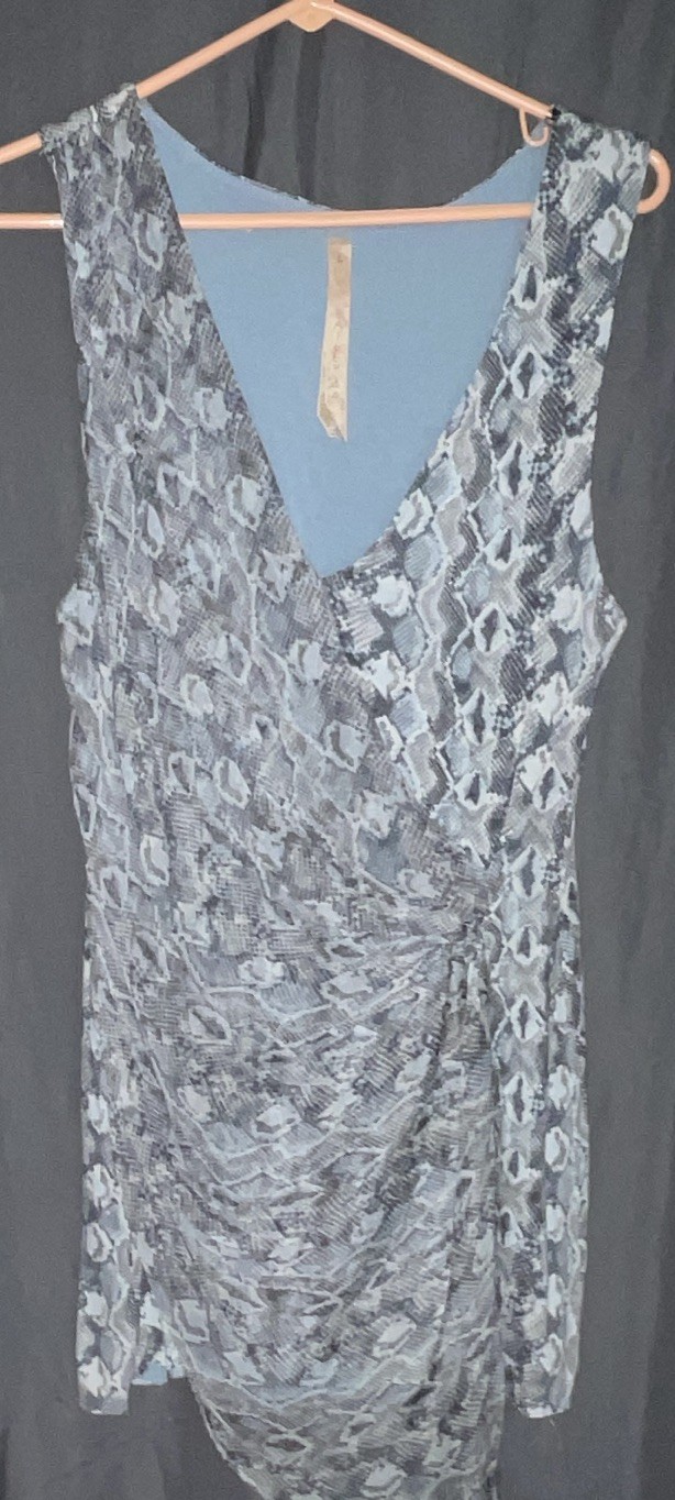 Bailey 44 Women’s Gray Snakeskin Sheath Dress Size L V-Neck Ruched Sleeveless