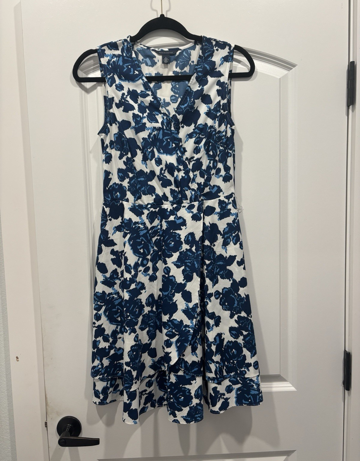 Tommy Hilfiger Floral A-Line Knee Dress Women’s 4 Blue White V-Neck Sleeveless