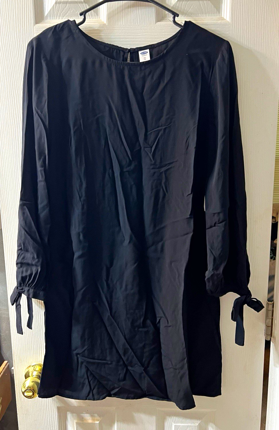 Old Navy Women’s XS Black Solid Shift Dress Round Neck Long Sleeve Tie Cuff
