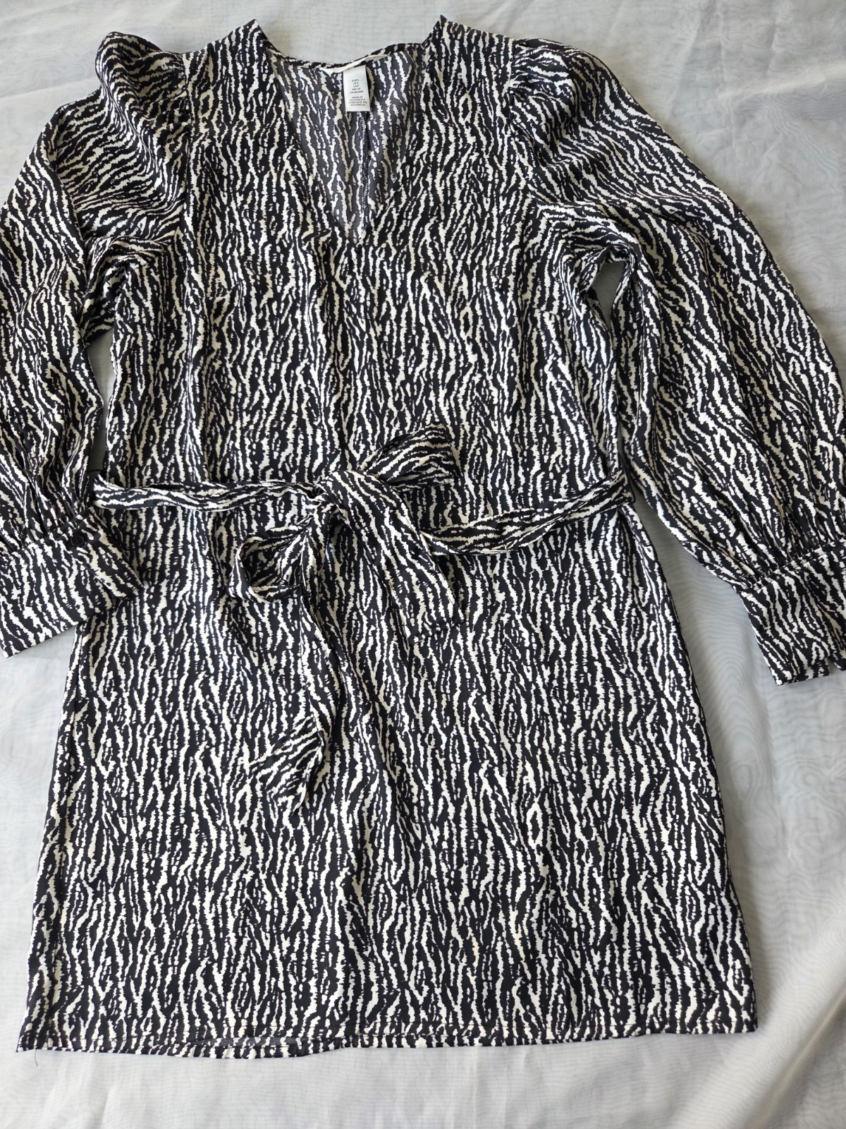 H&M Women’s Black White Animal Print Mini Blouson V-Neck Long Sleeve Belted S