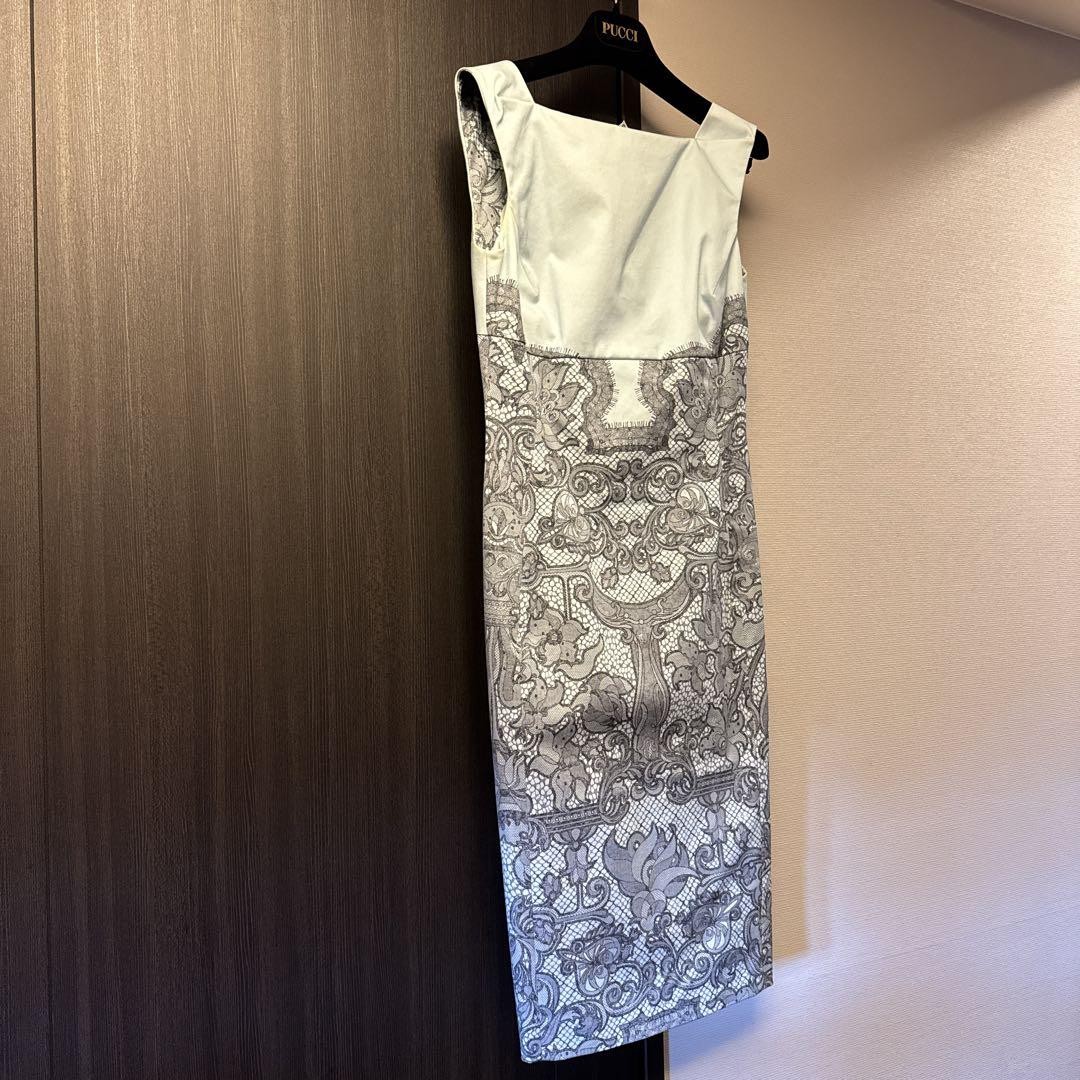 Emilio Pucci fitted dress size 36 lace pattern 39 inches