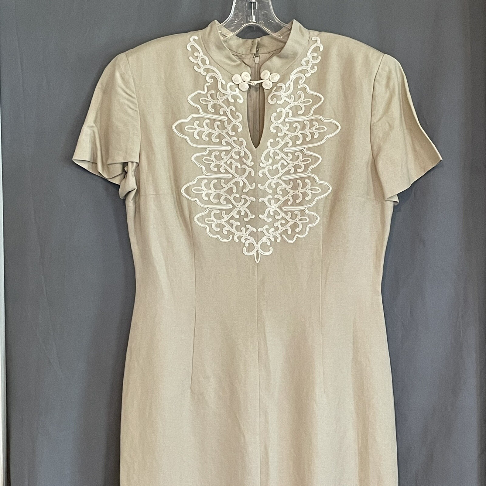 Donna Morgan Size 8 Sheath Dress Cream Embroidered Mandarin Collar Short Sleeves