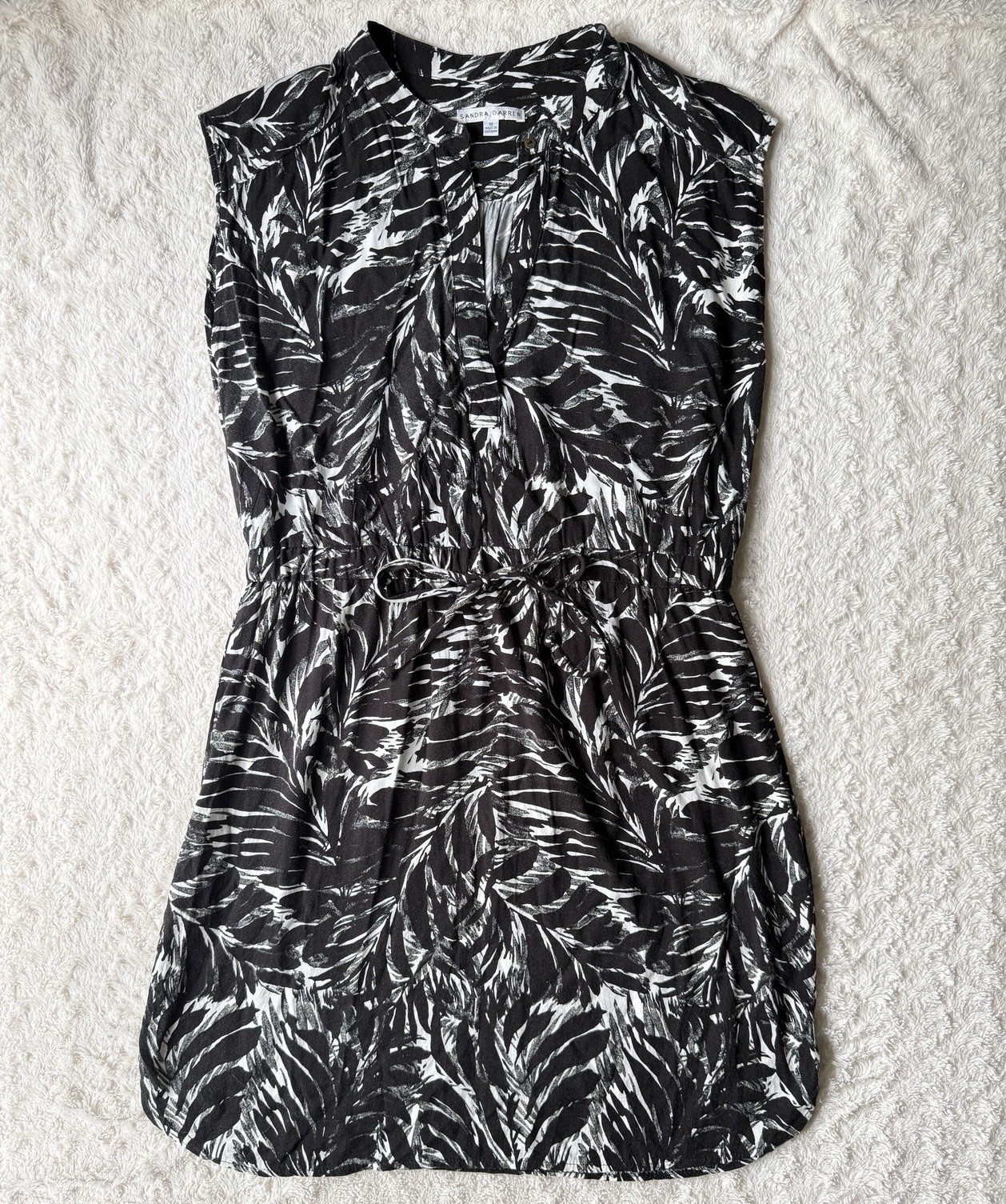 Sandra Darren Black/White Abstract Shift Dress 12 V-Neck Sleeveless Rayon