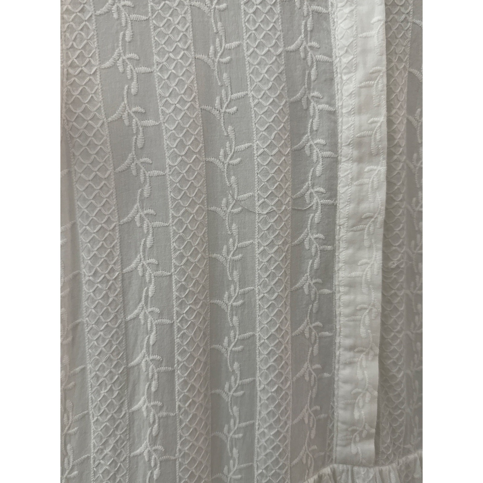 Olivaceous Embroidered Flutter Sleeve Midi Dress White Pockets Size Large