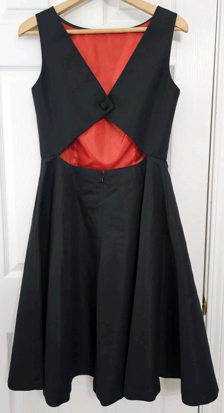Isaac Mizrahi Women’s Black Sleeveless Back Cut-out Design Sz 8 Red Lining