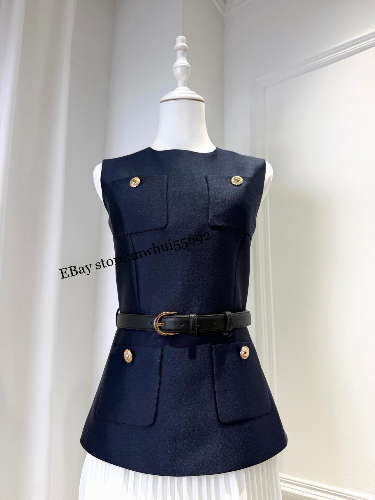 Elegant Temperament Slim Holiday Round Neck Sleeveless Pleated Dress 2026 Summer