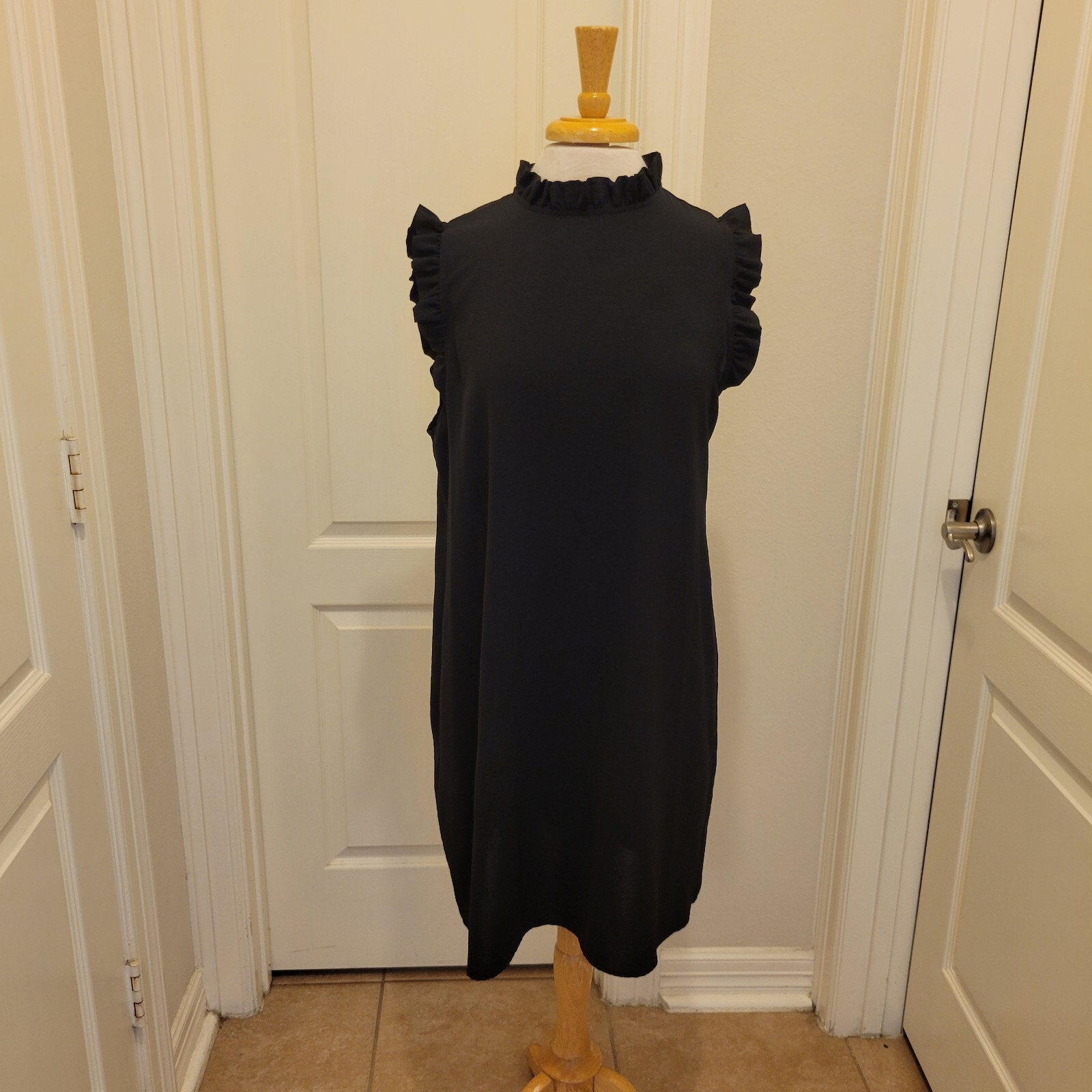 Betsey’s Boutique Shop Black Dress With Ruffles at Sleeves and Neck Ladies XL