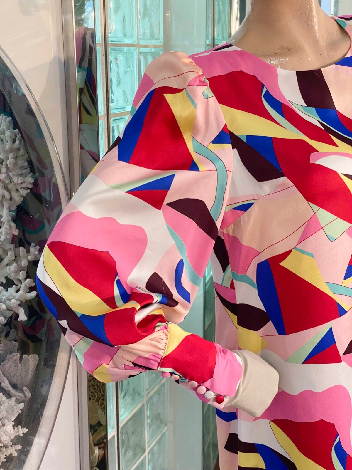 1970s copy Mini Dress Shift Size 6 Colorful Psychedelic Mod Puff Sleeve NWOT